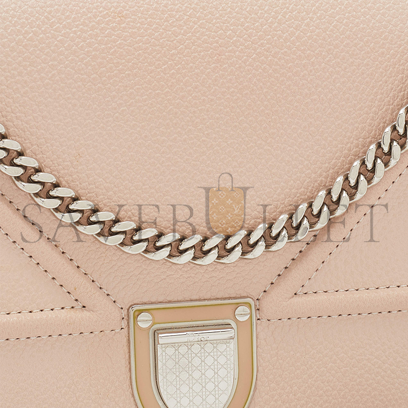 D*or grained calfskin D*orama wallet on chain pouch nude (18*13*1.9cm)